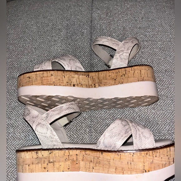 Fluffie sandal by Corky's Champagne strap platform sandals size 7 - Picture 7 of 8